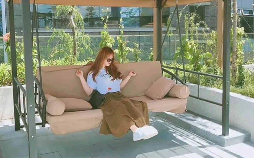 Góc vườn xanh tại Khu vườn trên mây Takashimaya là điểm check-in và nghỉ chân lý tưởng khi dạo chơi dịp 8/3.