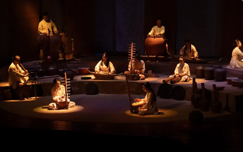  Bạn cũng có thể tận hưởng một buổi tối 8/3 tinh tế tại nhà hát Thành phố cổ điển