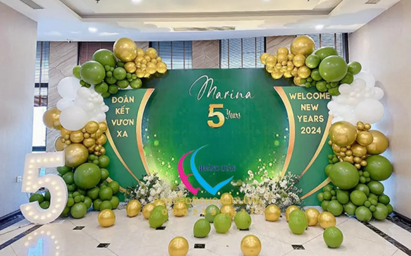 Biến văn phòng thành không gian lễ hội đầy năng lượng với những cụm bóng bay trang trí (Nguồn: Internet) 