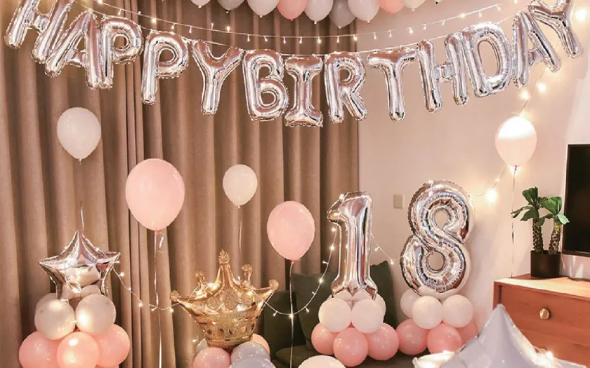 Trang trí tiệc sinh nhật màu hồng sang trọng cho người lớn (nguồn: Canva)