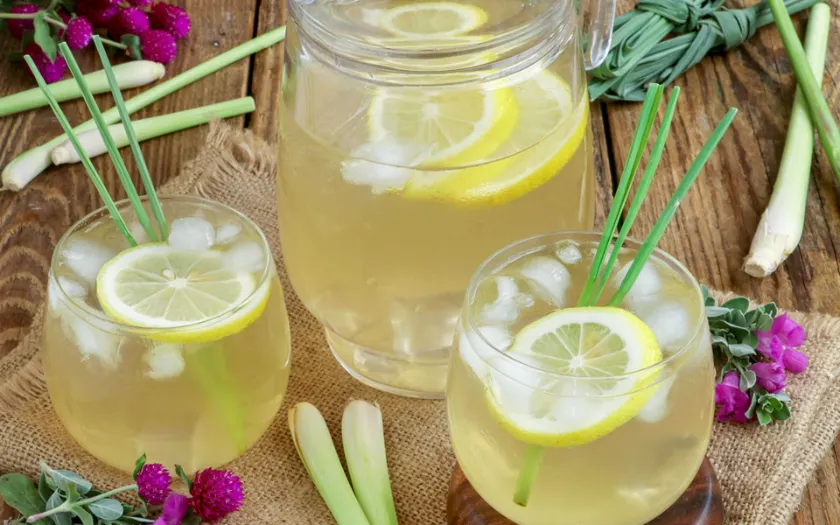 Nước chanh sả là thức uống mang lại cảm giác tươi mới, thích hợp giải nhiệt mùa hè