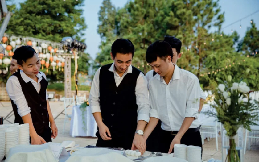 Các bước tổ chức tiệc tất niên ngoài trời