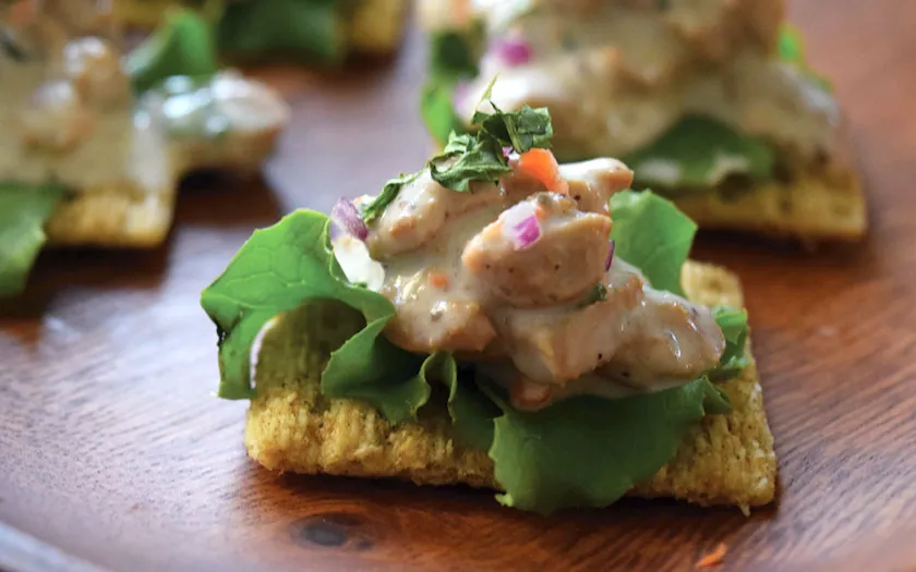 Cách làm Canapé cá ngừ đơn giản, nhanh gọn nhưng vẫn thơm ngon, hấp dẫn