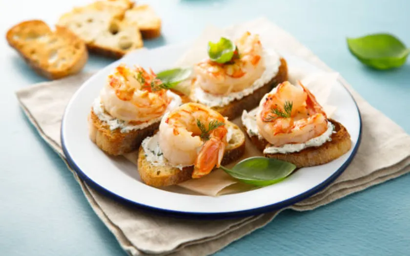 Cách làm Canapé tôm tươi ngọt, sốt mayonnaise đậm đà, đẹp mắt và dễ làm