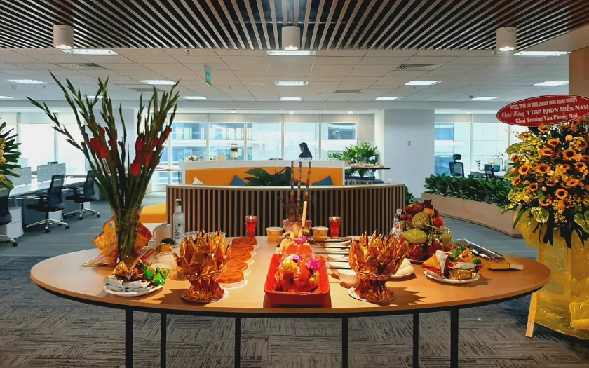 Cúng khai trương văn phòng mang ý nghĩa đón tài lộc và khởi đầu thuận lợi