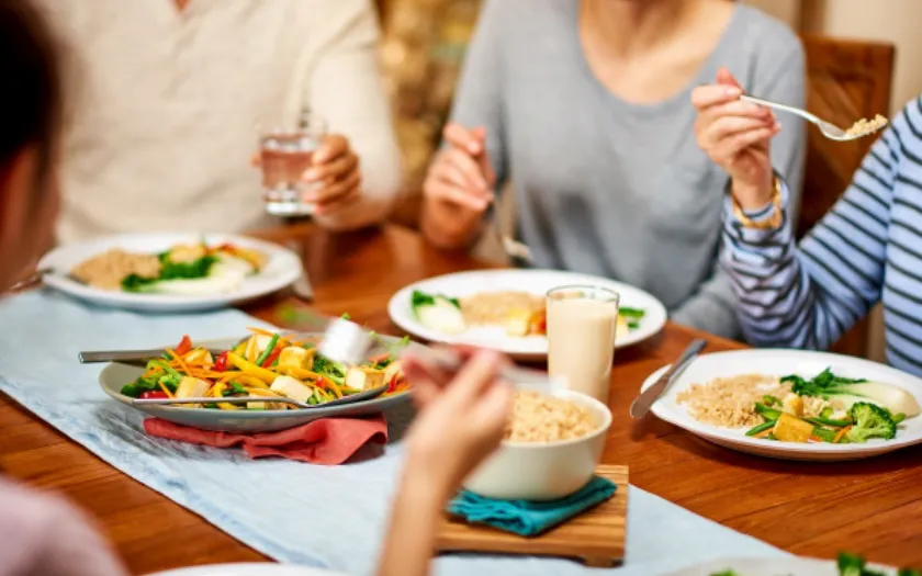 Kết thúc chương trình bằng giao lưu và tiệc nhẹ để tạo kết nối