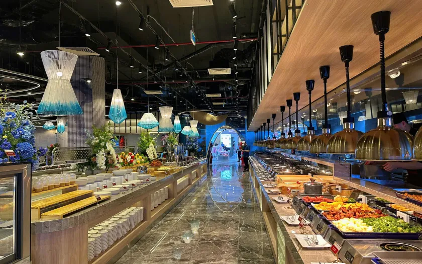Không gian buffet hải sản tại Poseidon – địa điểm đặt tiệc sinh nhật cho bé với thực đơn đa dạng