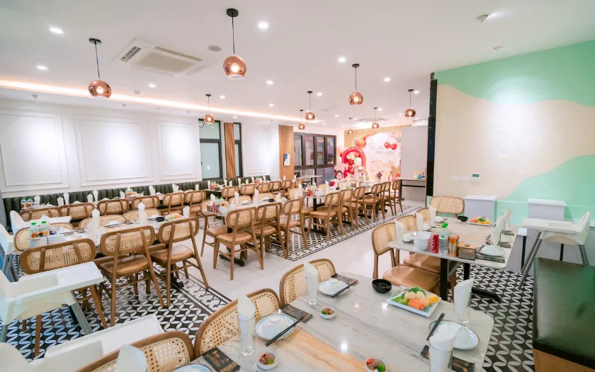 Không gian buffet tại nhà hàng Sentosa với không gian rộng và thực đơn đa dạng