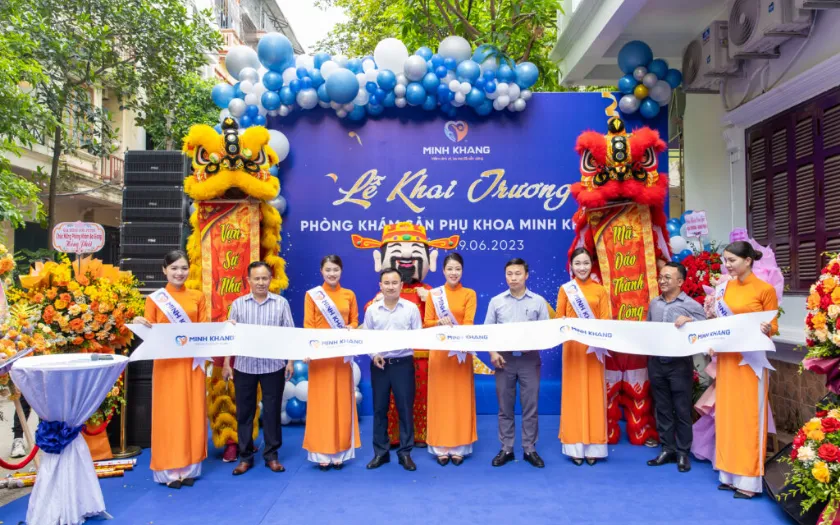 Lời chúc khai trương văn phòng mới ngắn gọn phù hợp băng rôn lẵng hoa