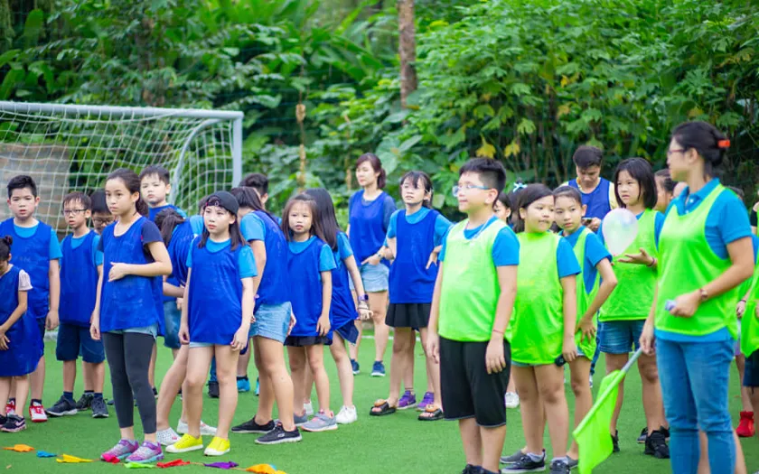 Nhóm bé tham gia các thử thách gắn kết