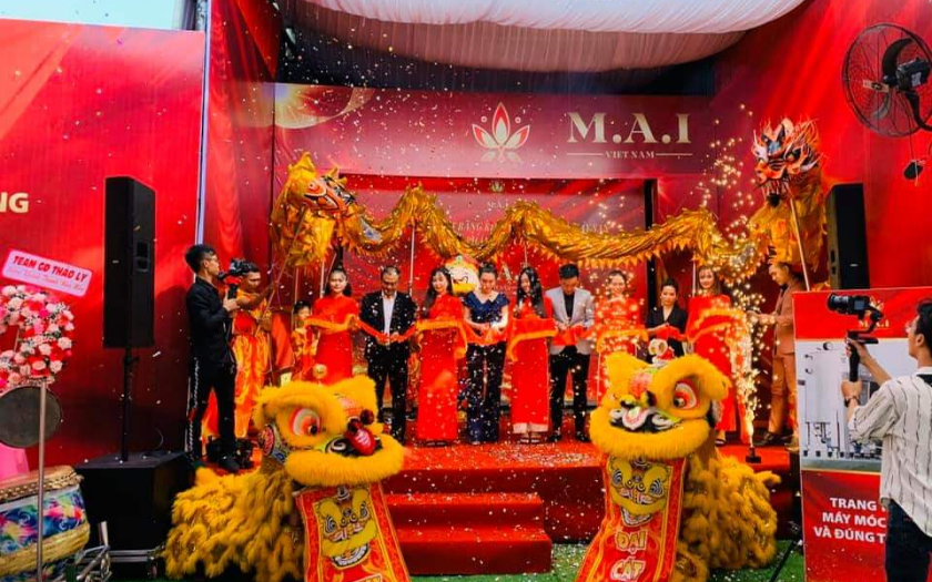 Trình diễn ánh sáng hoặc AR làm khai trương văn phòng ấn tượng, hiện đại và đáng nhớ