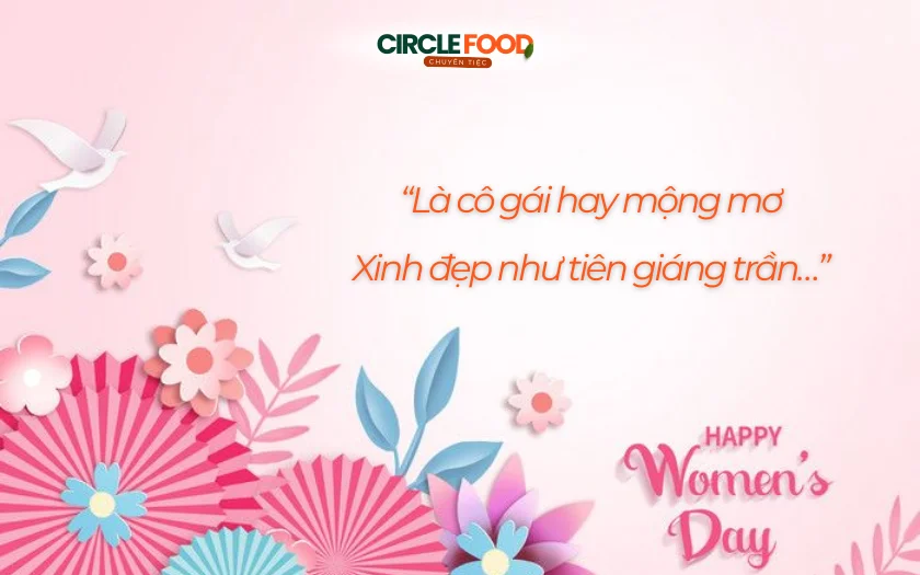 Ca khúc trẻ trung, bắt tai, kể về hình ảnh cô gái nhỏ nhắn, dễ thương với màu sắc đáng yêu và đầy năng lượng