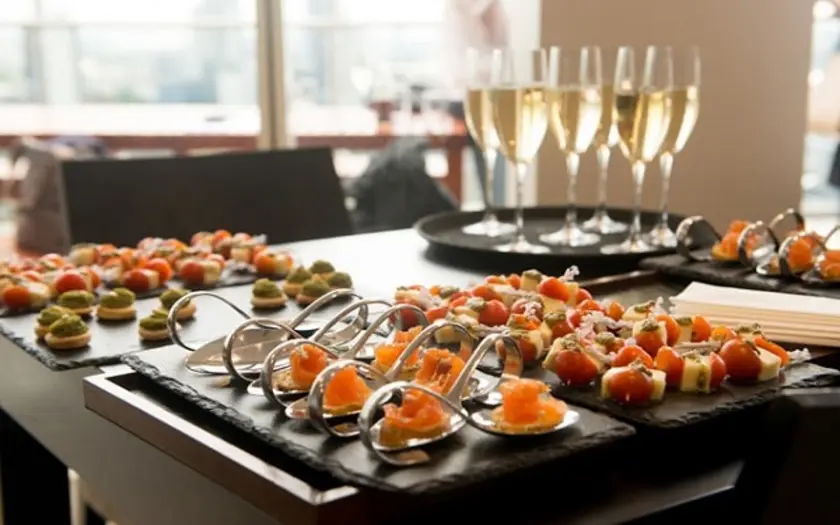 Kinh nghiệm tổ chức tiệc cocktail chuyên nghiệp cho sự kiện