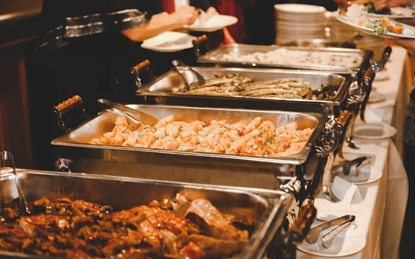 Tiệc Buffet lưu động - Đa dạng hương vị cho đông đảo khách mời.