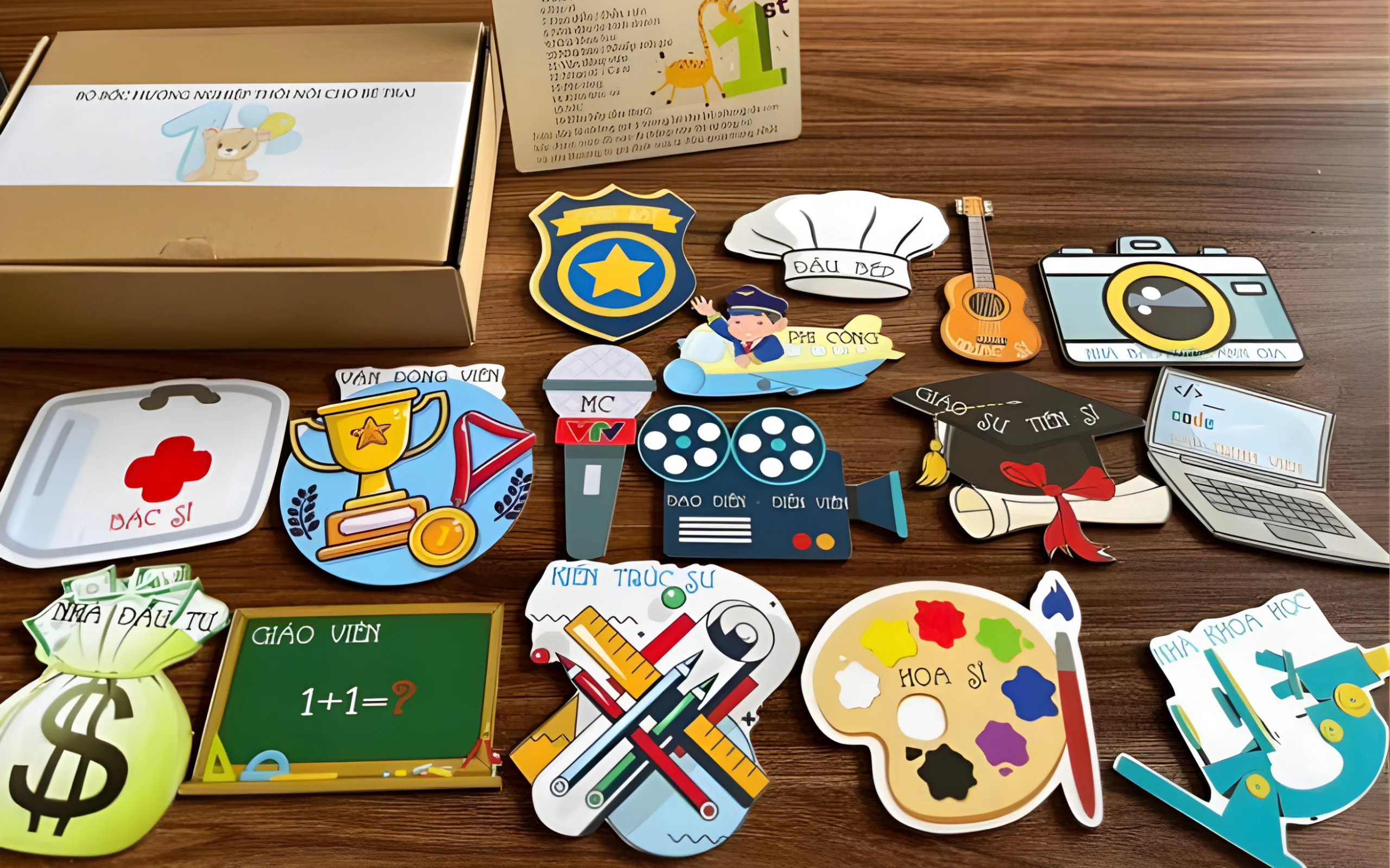 Bốc đồ đoán nghề trong dịp thôi nôi (Nguồn: Internet)