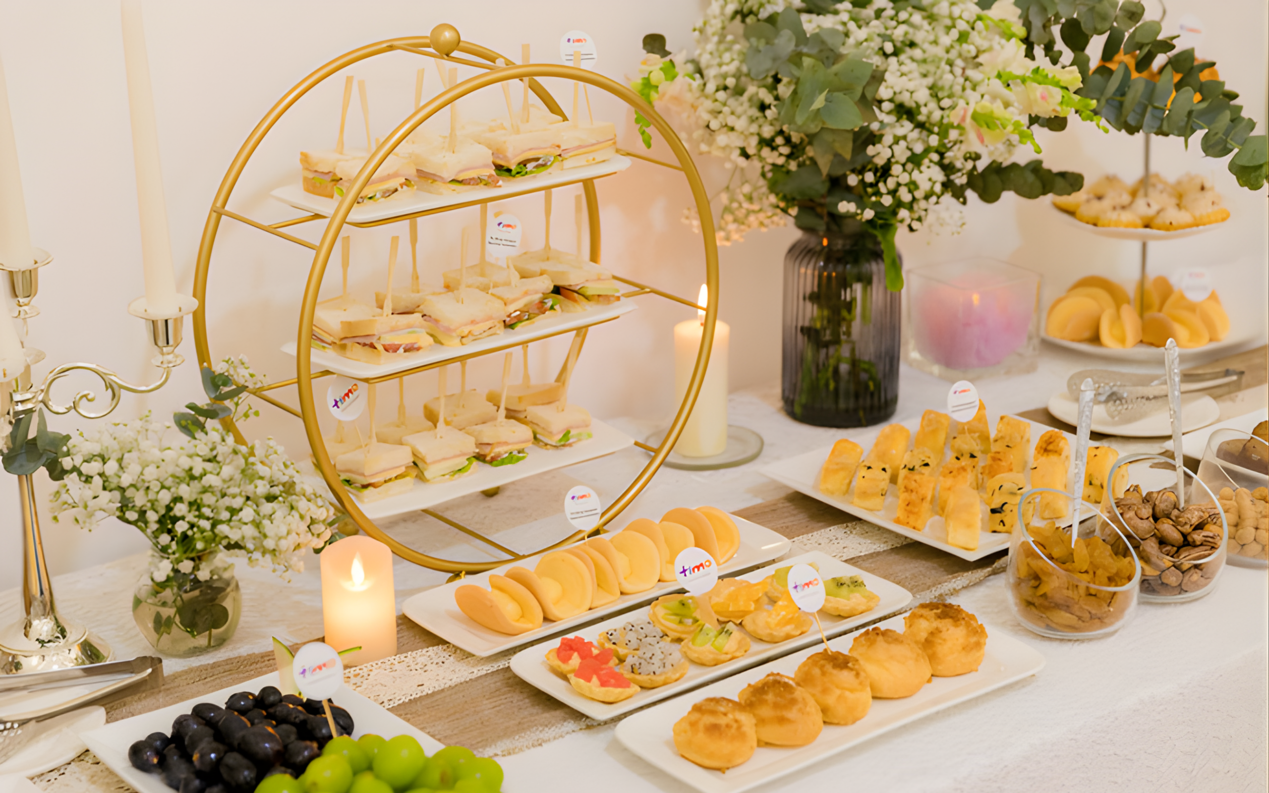 Sử dụng dịch vụ catering cho tiệc thôi nôi (Nguồn: Internet)