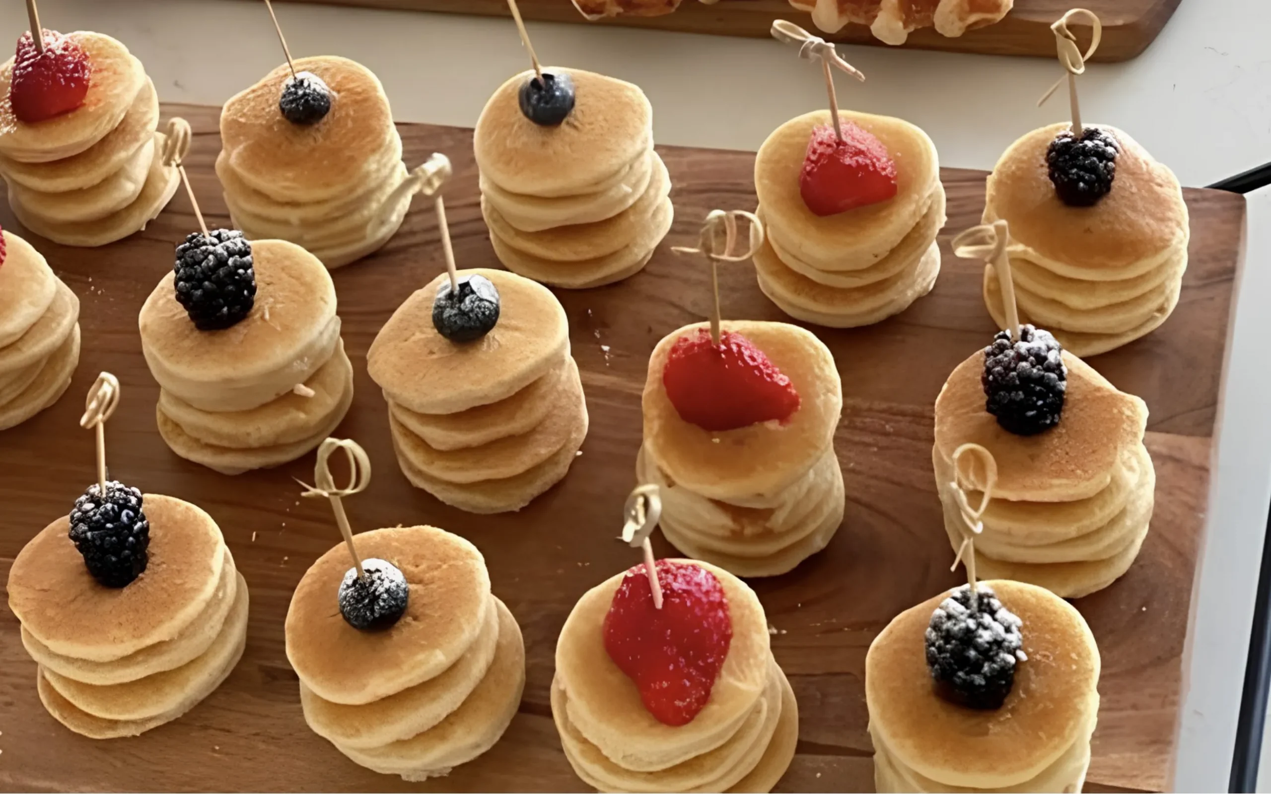 Buffet bánh pancake mini cho trẻ mầm non