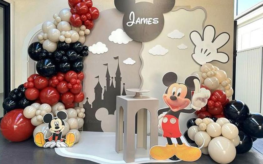 Concept Mickey giúp không gian tiệc thêm đáng yêu và nổi bật.