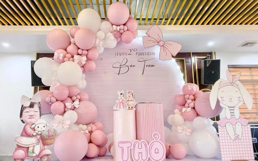 Trang trí tiệc thôi nôi ngoài trời cho bé gái