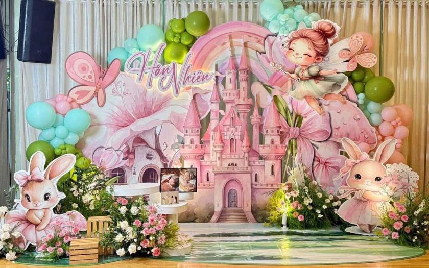 Mẫu trang trí thôi nôi bé gái theo phong cách công chúa lung linh như cổ tích