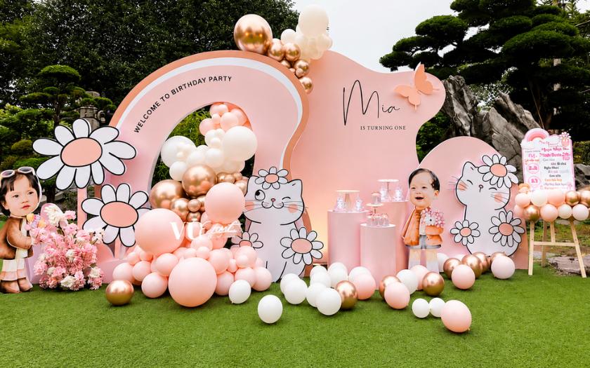 Mẫu trang trí tiệc thôi nôi cho bé theo chủ đề Mèo