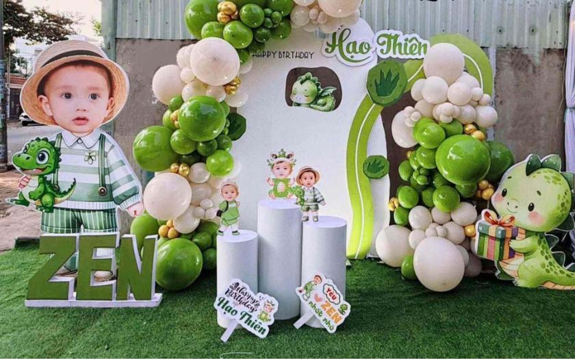 Trang trí tiệc thôi nôi ngoài trời cho bé trai