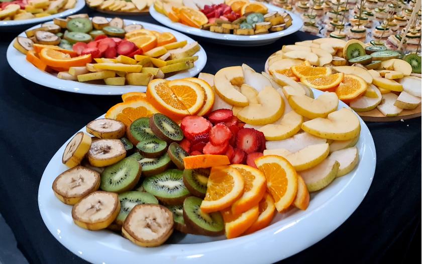 Trái cây cho tiệc buffet ngọt phù hợp với các bé