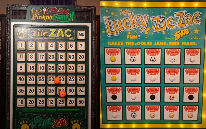 Trò chơi thả bóng trên bảng Plinko trong trò chơi Ziczac may mắn