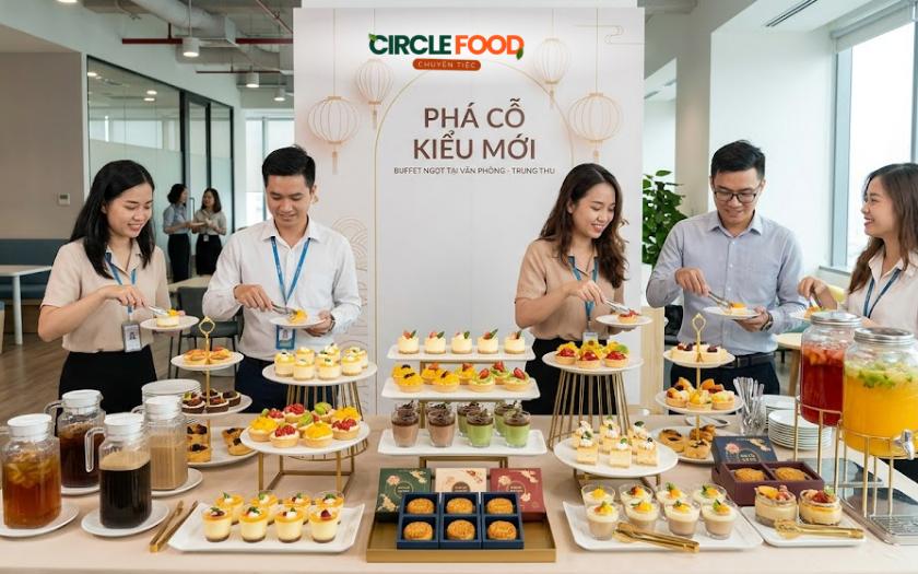 Bàn tiệc buffet ngọt Trung thu với cheesecake, pudding và bánh ngọt đa dạng tại văn phòng