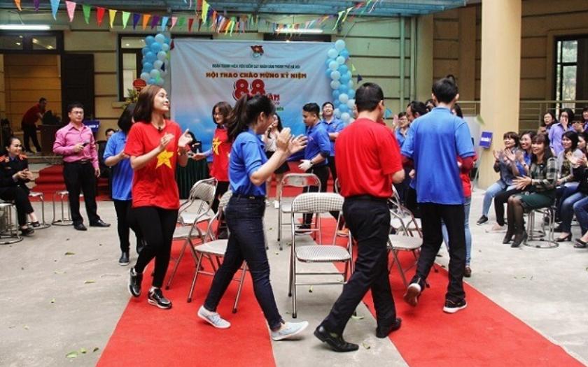 Các thành viên di chuyển theo nhạc và tăng tốc tìm ghế khi có hiệu lệnh từ quản trò (Nguồn: Internet).