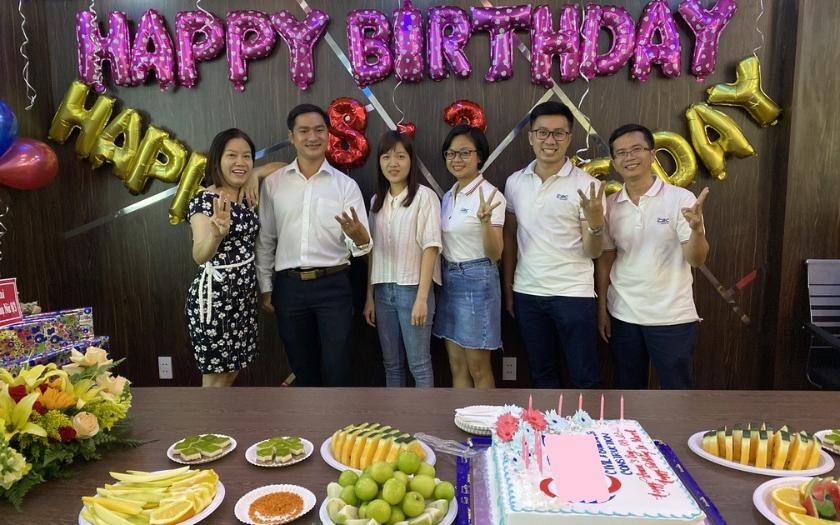 Concept sinh nhật theo quê hương của sếp tạo điểm nhấn gần gũi và khác biệt cho buổi tiệc