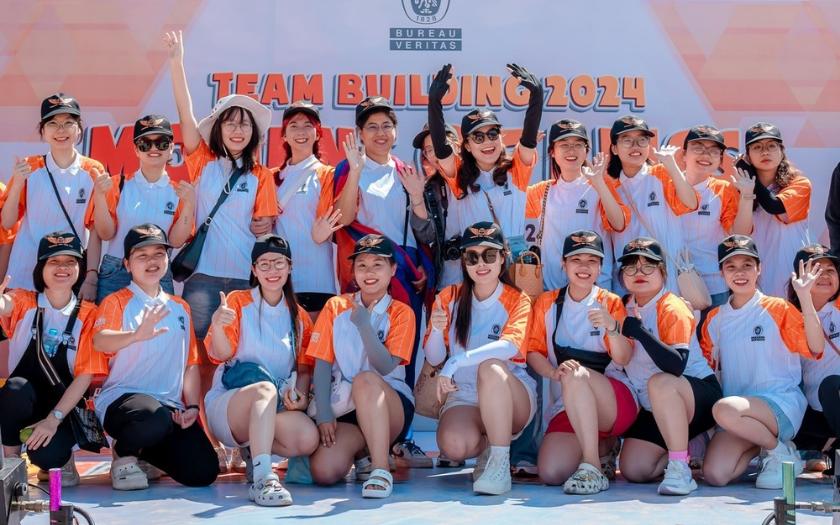 Đồng phục luôn là lựa chọn quà tặng team building hàng đầu