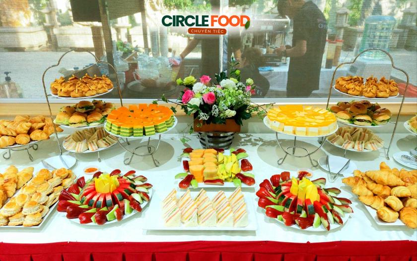 Tiệc ngọt văn phòng chuyên nghiệp sẽ giúp doanh nghiệp tạo thiện cảm với khách hàng