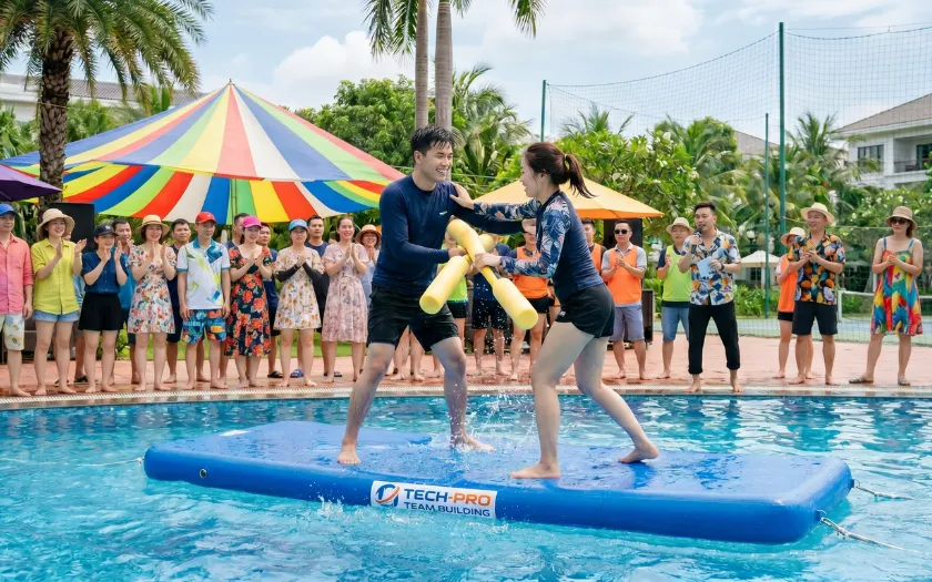 Thảm nổi đối kháng là hoạt động giải trí giúp khuấy động không khí bữa tiệc hiệu quả