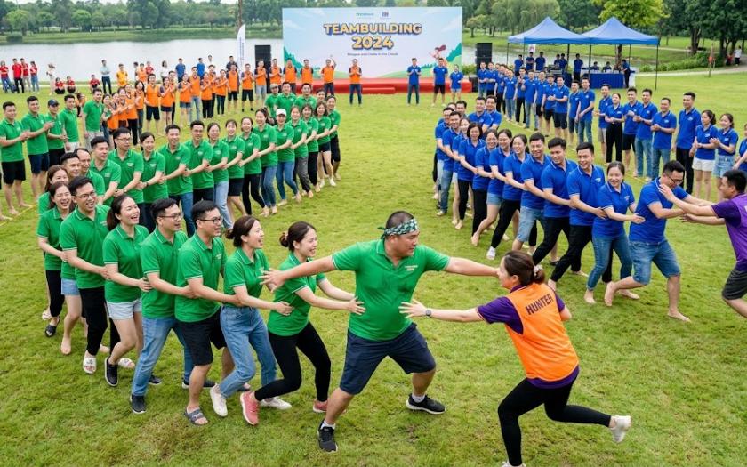 Trò chơi Rồng rắn lên mây giúp rèn luyện tinh thần đồng đội và khả năng phối hợp.