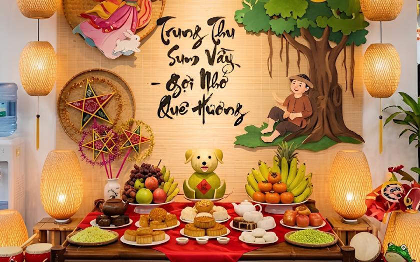 Bàn tiệc tea break nổi bật với tông màu đỏ và vàng