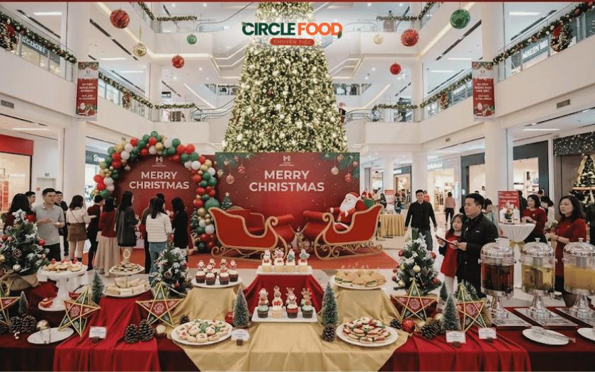 Khu vực tea break Noel phục vụ khách tham dự sự kiện