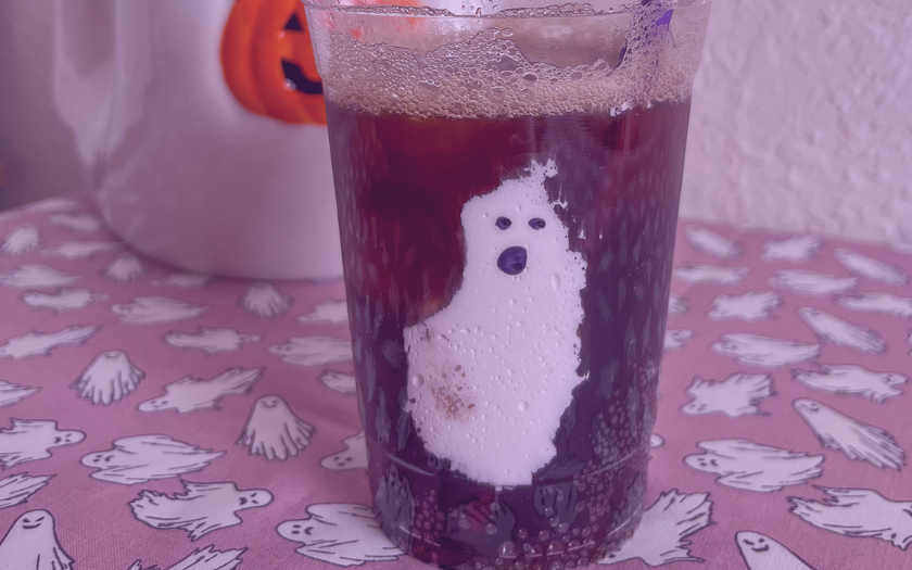 Soda tạo hình mắt quái vật từ quả vải là đồ uống halloween mát lạnh