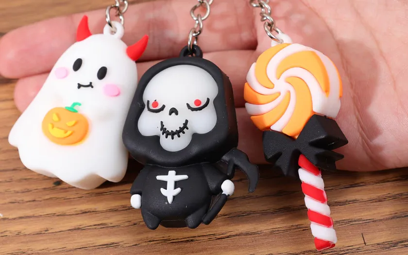 Móc khóa Halloween là phụ kiện nhỏ xinh phù hợp làm quà tặng dịp lễ hội