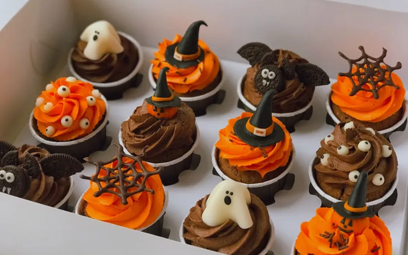 Cupcake Halloween được trang trí theo chủ đề ma quái