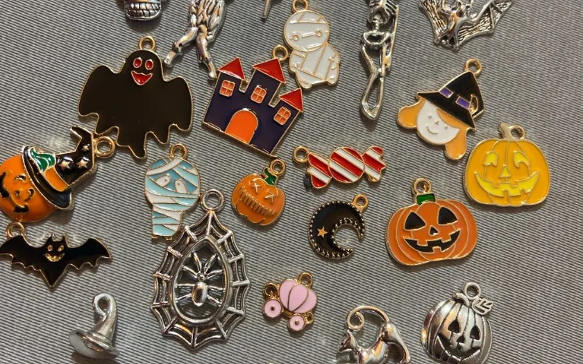 Charm Halloween tạo điểm nhấn cá tính cho phụ kiện thường ngày 