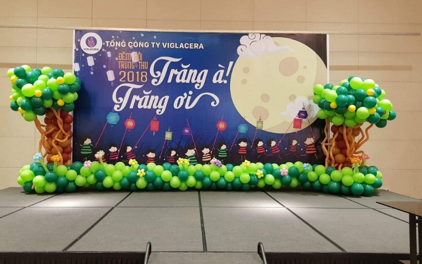 Trang trí sân khấu Trung thu ngoài trời bằng bóng bay tạo không khí vui nhộn