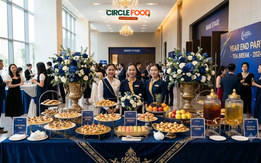 Bàn Teabreak sử dụng màu sắc hài hòa với không gian Year End Party