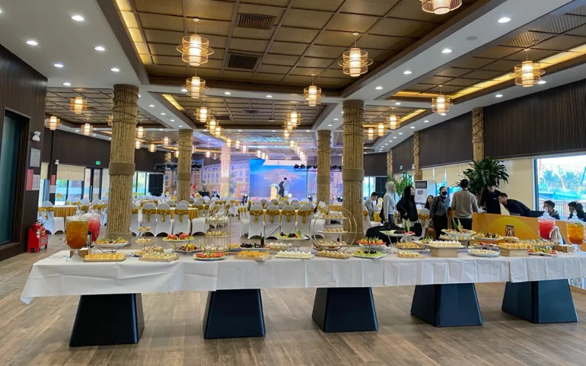 Để trang trí khu vực Tea break 20/10 cần phối hợp hài hòa giữa chủ đề, màu sắc và phụ kiện