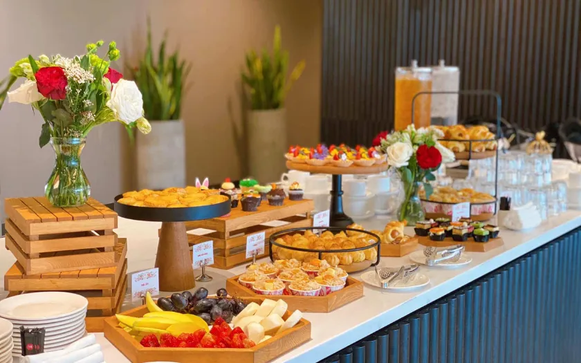 Chi phí tổ chức tiệc Tea break 20/10 phụ thuộc vào nhiều yếu tố khác nhau