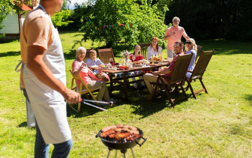 Tiệc BBQ ngoài trời tại sân vườn, bãi biển, khu cắm trại hay khu nghỉ dưỡng