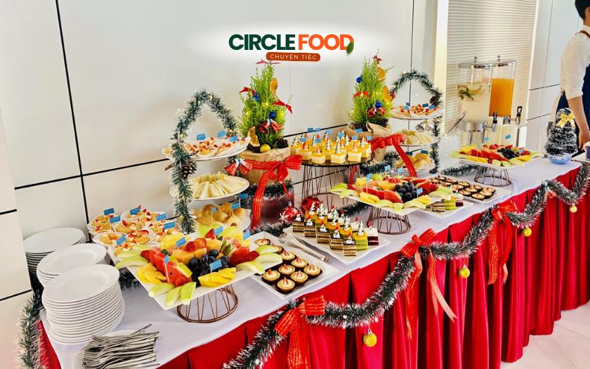 Trang trí bàn tiệc Tea Break phù hợp với concept của buổi tiệc