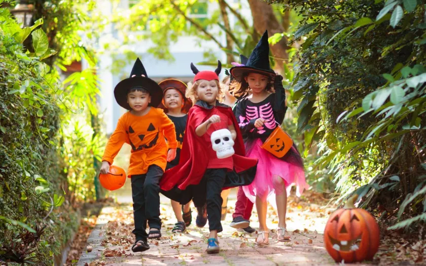 Hoạt động Trick or Treat mang đến trải nghiệm Halloween thú vị cho trẻ