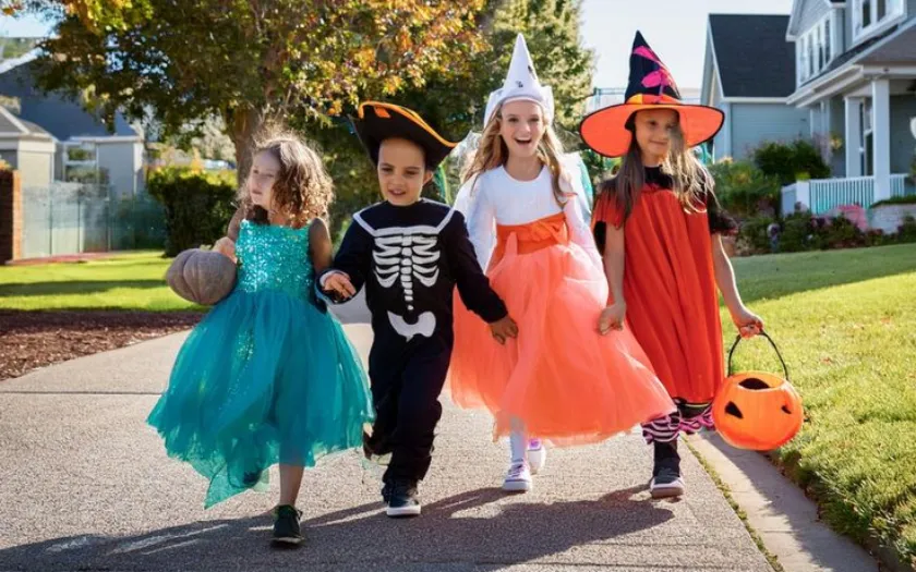 Các bé tham gia cuộc thi hóa trang Halloween với trang phục ấn tượng