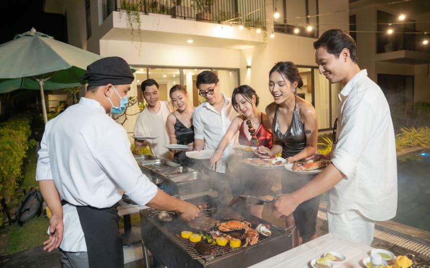 Trải nghiệm đẳng cấp, riêng tư của tiệc BBQ ngoài trời tại villa